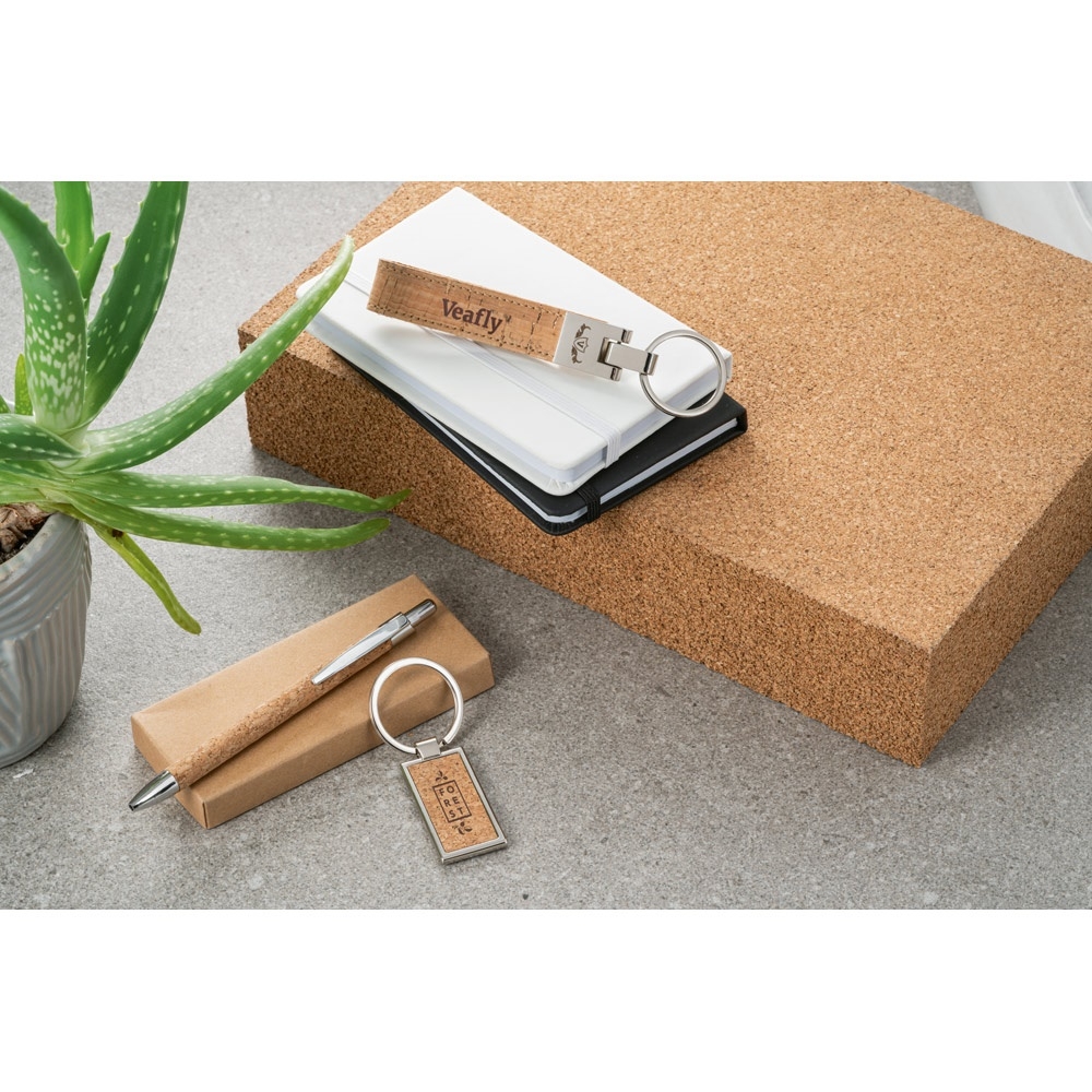 LAVRE. Ballpoint and keyring set