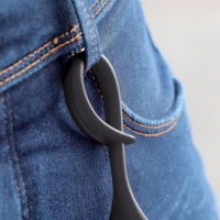 CLOVE. Keyring in metal and PVC